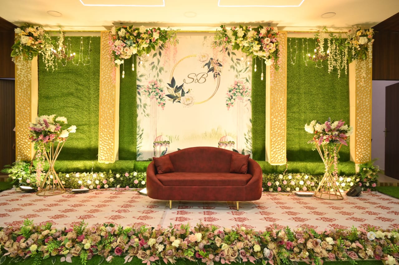 Signature stage decor with warm evening lighting